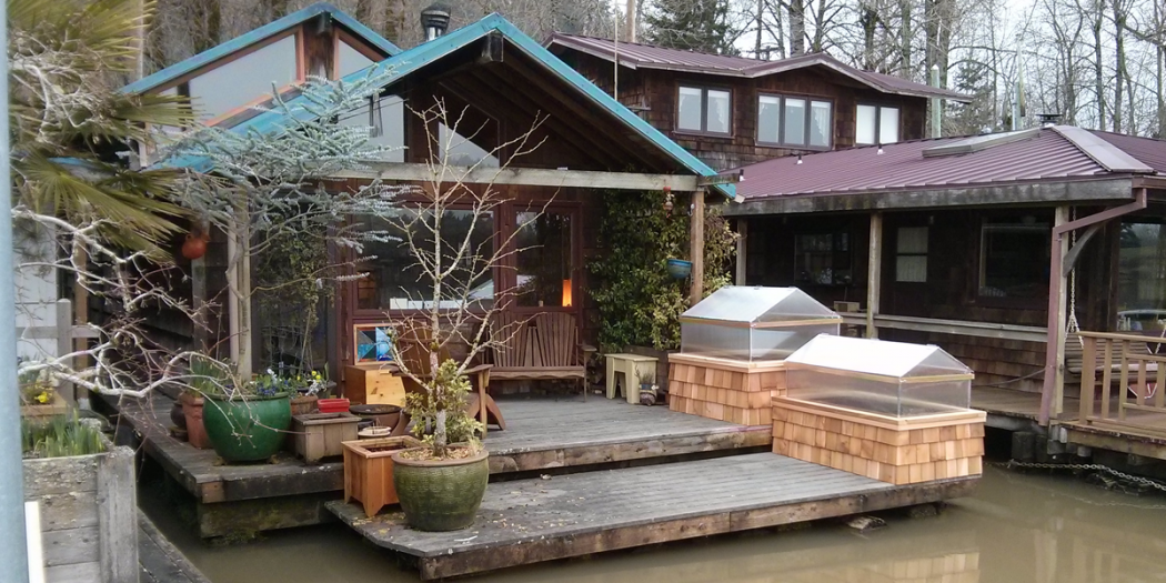 houseboat-greenhouse-planter-box-design
